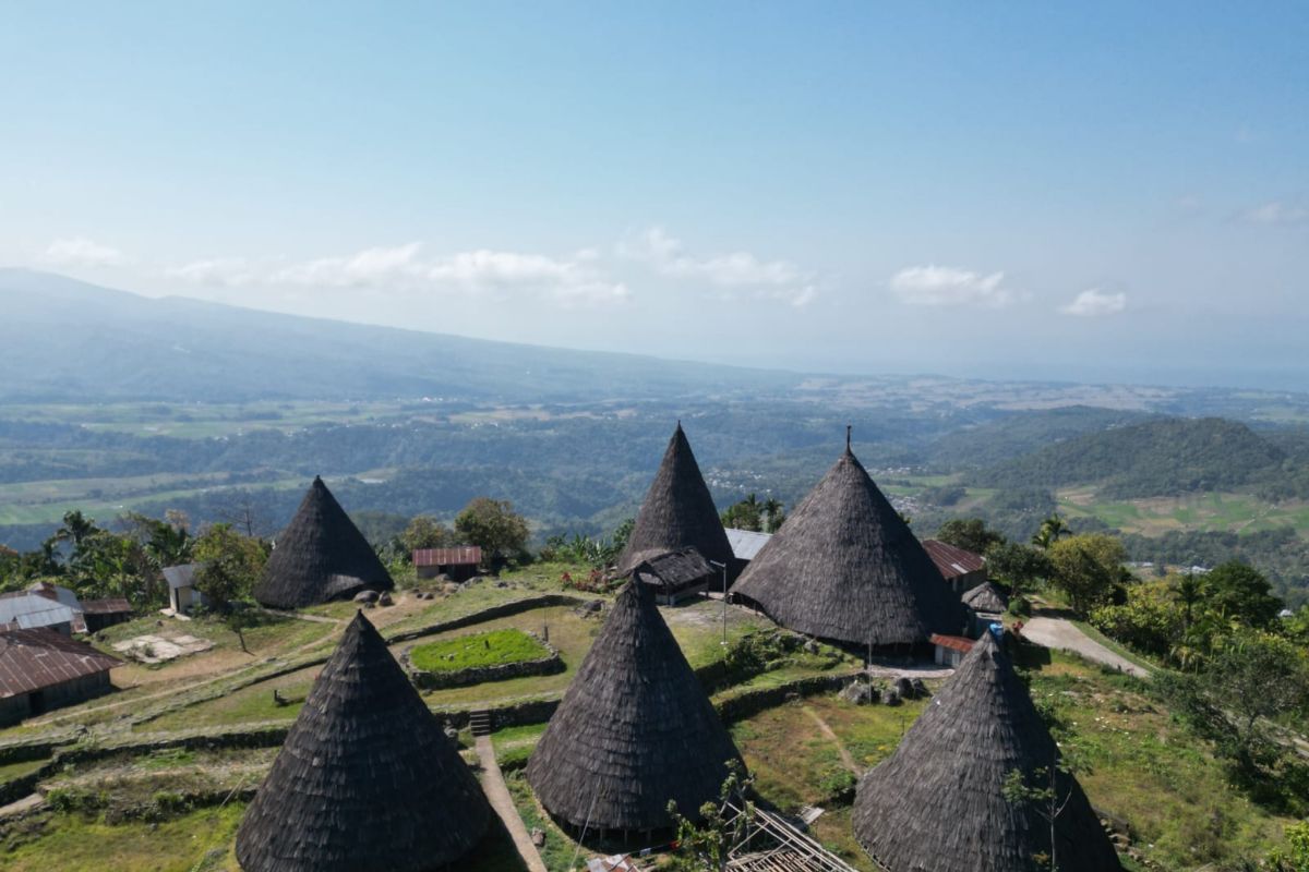 Flores Tour 3 Days 2 Nights
